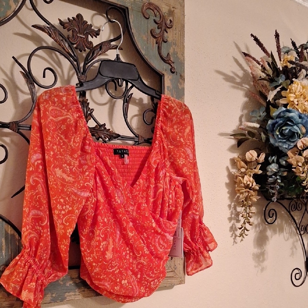 🔥🔥 HOT DEAL Orange  Crop Top Ruched Sleeves side Zip Closure. NWT Size - Picture 8 of 14